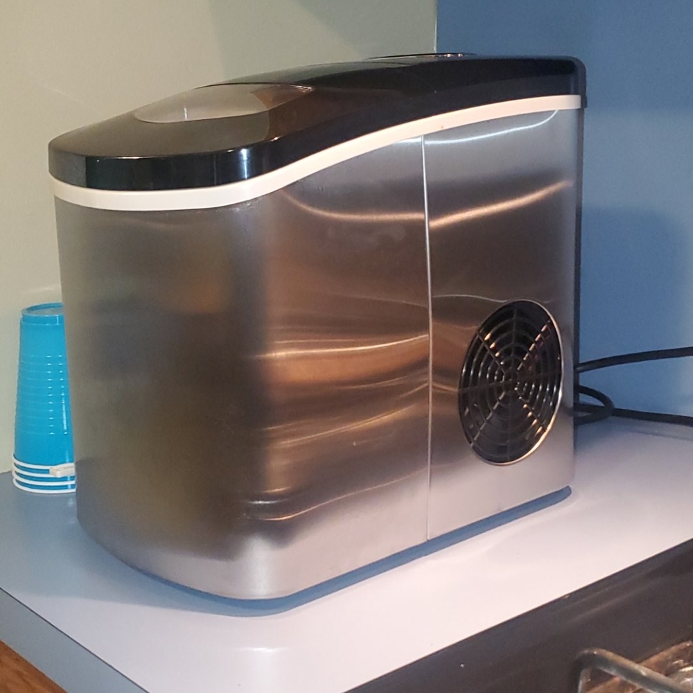 Ice Maker - Picture 2 of 3